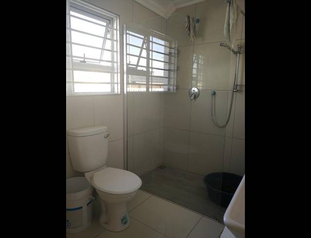 2 BEDROOM PROPERTY TO RENT IN PEERLESS PARK EAST